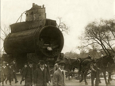 796px-SM_UC-5_German_Type_UC_I_minelayer_submarine_or_U-boat_being_transported_to_Central_Park_NYC_1917.jpg