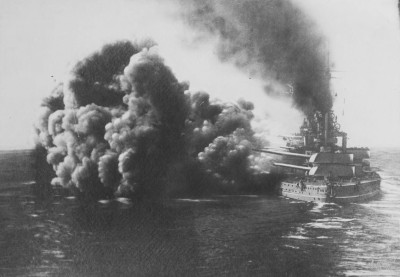 Kaiser_Prinzregent Luitpold bombarding Ösel, October 1917.jpg