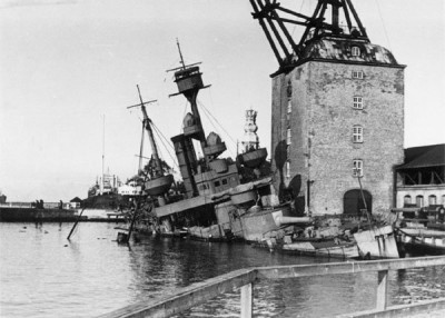 Peder_Skram_sunken_in_Copenhagen_29_August_1943.jpg