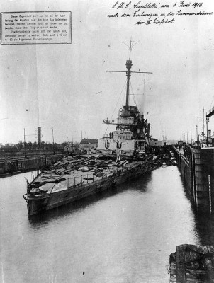 Seydlitz_in_port_for_repairs 1916.jpg