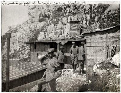 Generál Achille Papa na Porte del Pasubio. V těchto místech nyní stojí horská chata pojmenovaná po tomto důstojníkovi (vlastní foto)