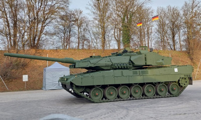 Kampfpanzer-Leopard-2-A8_Bild_hartpunkt_Lars-Hoffmann.jpg
