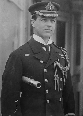 Mark_Edward_Frederic_Kerr_in_1916_(cropped).jpg