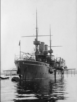Adamastor v Hongkongu 1905.jpg