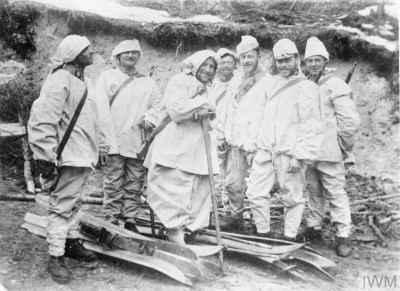 Austro-Hungarian_ski_patrol_on_Italian_front_in_snow_camouflage_1915-1918.jpg