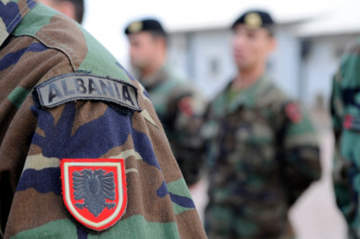 Albanian_army_badges.jpg