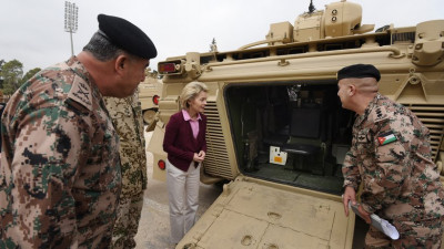 jordanien-ursula-von-der-leyen-panzer.jpeg