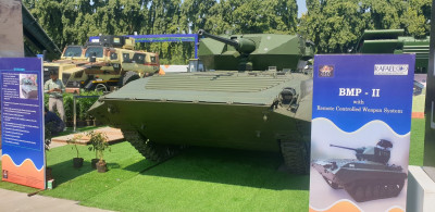 BMP-2 s bezosádkovou věží Rafael a kanónem Bushmaster ráže 30x173mm