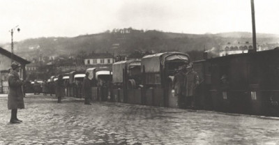Příjezd legionářské autokolony na Slovensko 1919.jpg