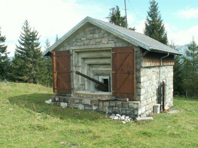 swiss-bunker-under-cover-960x720.jpg