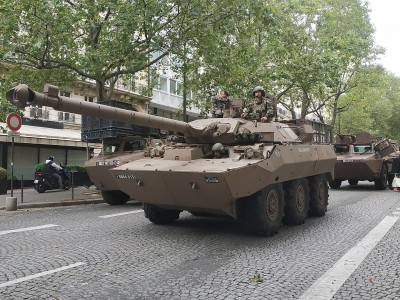 1440px-AMX-10_RC,_nouvelles_couleurs_Armée_de_terre_(14_juillet_2021)_(2).jpg