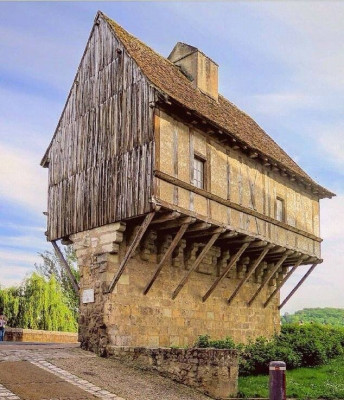 The Eschif in Périgueux, France was a lookout for a toll bridge. It's an oak timber frame building with wattle & daub infill built in 1347..jpg