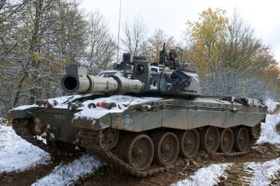 Challenger_2_tank_from_the_British_Armed_Force's_3rd_Battalion_(1).jpg