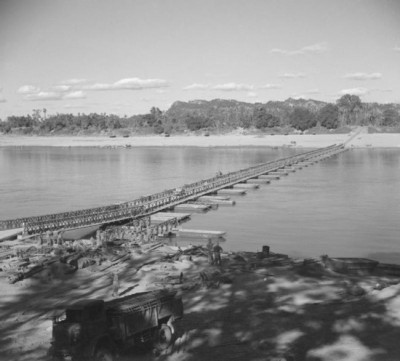 Bailey_bridge_Chindwin_River_near_Kalewa,_December_44_Wiki_22.jpg