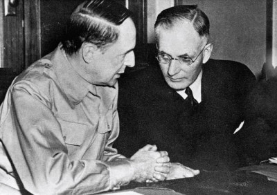 John_Curtin_and_MacArthur_Wiki_22.jpg