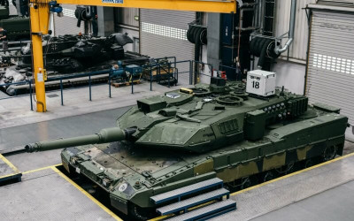 KMW-Leopard2-factory-e1683202464684-800x500.jpeg