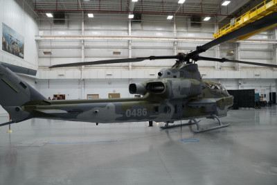 ah-1_1z_16.jpg