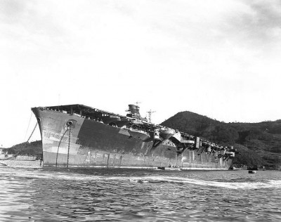 Japanese_aircraft_carrier_Junyō_anchored_at_Sasebo,_Japan,_on_26_September_1945_(USMC_136996).jpg