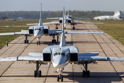 1200px-Tupolev_Tu-22M3_at_Ryazan_Dyagilevo.jpg