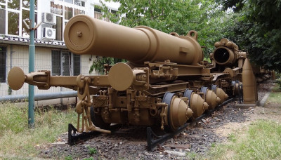 Artillerie-wagen-Bukurest.jpg