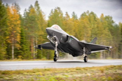 F-35A-tested-on-the-highway-for-the-first-time-640x426.jpg