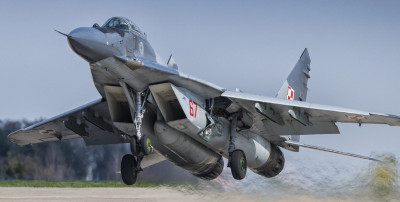 mig-29-vvs-polshi-istrebitel-vzlet-shassi-1.jpg