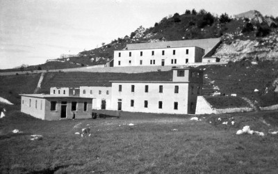 Kasárna 1939 ecomuseovaldellago.it.jpg