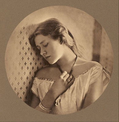 467px-Ellen_Terry_at_Age_Sixteen,_Julia_Margaret_Cameron,_1864_(Google_Art_Project_–_touchup).jpg