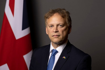 Grant_Shapps_Official_Cabinet_Portrait_October_2022.jpg