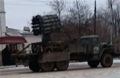 Russia_Mounts_Naval_Rockets_on_Tanks__Trucks_to_Compensate_for_Artillery_Losses_in_Ukraine_925_002.jpg