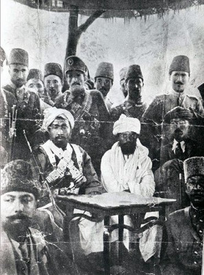 Habibullāh_Kalakāni_(Bacha-i-Saqao)_with_his_followers.jpg