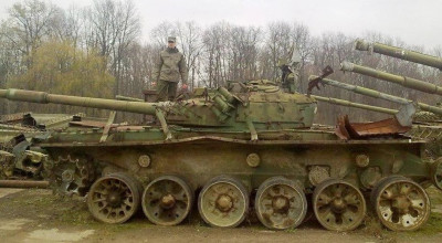 name-where-these-roadwheels-come-from-on-this-t-72-v0-yrb4zjh7r3mc1.jpg