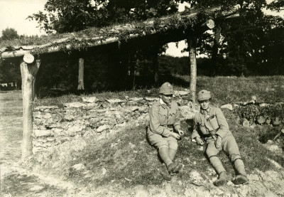 The_Ukrainian_soldiers_Sophie_Halechko_and_Anna_Dmyterko.jpg