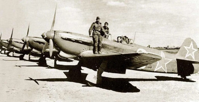 fighter-squadron-yak-9dd-special-purpose-air-group-at-an-v0-803j5cjw535d1 (1).jpg