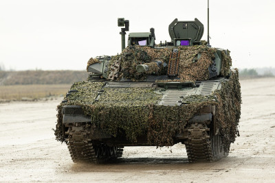 GXR5Wa4bgAAuj64.jpg