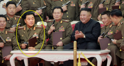 rodong-2020-jul27-kju-paektu-guns-gift-pistols-kim-yong-bok-featured-935x500.jpg
