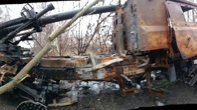 See-unrecognizable-condition-of-destroyed-CAESAR-155mm-artillery.jpg