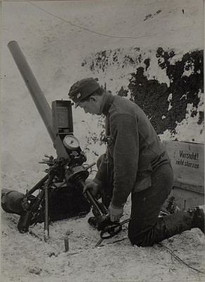 360px-Minenwerfer_beim_Honved_Inf.Rgt.Nro.30_in_Rarancze._(BildID_15448914).jpg
