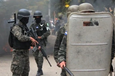 HondurasMilPolice_Jan2018_MiamiHerald.jpg