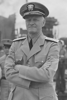 5.3_Adm_Chester_Nimitz_1942_Wikip.jpg