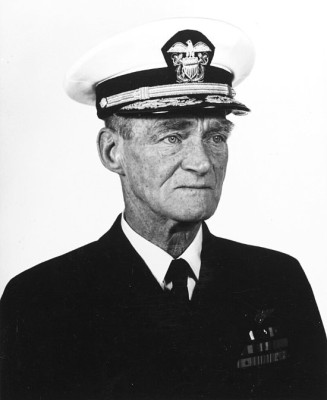 17.31_Foto_Vice_Admiral_Marc_A._Mitscher_Wikipedia_22.jpg