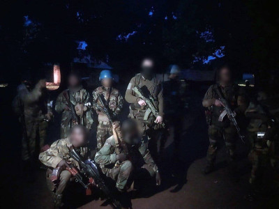 GqCbtY1WoAEFojS.jpg