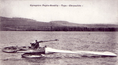 Gyroptère_sur_l'eau_(carte_postale).jpg