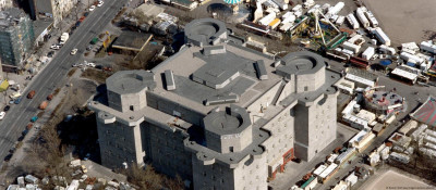 Flakturm-roof-Hamburk.jpg