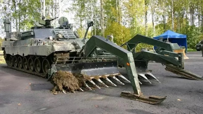 Leopard-2R-Mine-Clearing-Tank.jpeg
