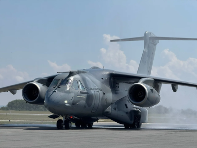 Screenshot 2026-07-16 at 15-01-32 Obrazem Slavobrána ve Kbelích. Armáda převzala první transportní Embraer - Zdopravy.cz.png