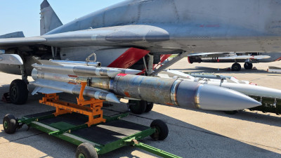 Vežbovna protivradarska raketa H-31P.jpg