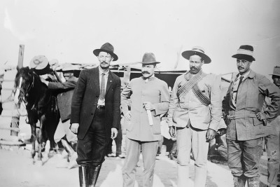 První zprava Peppino Garibaldi a Pancho Villa