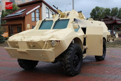 Azov_from_Ukraine_unveils_its_new_BKM_4x4_armoured_personnel_carrier_based_on_Soviet_BRDM-2_640_001.jpg