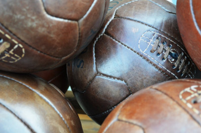 football_balls_leather_sport_game_equipment_play_team-1153998.jpg